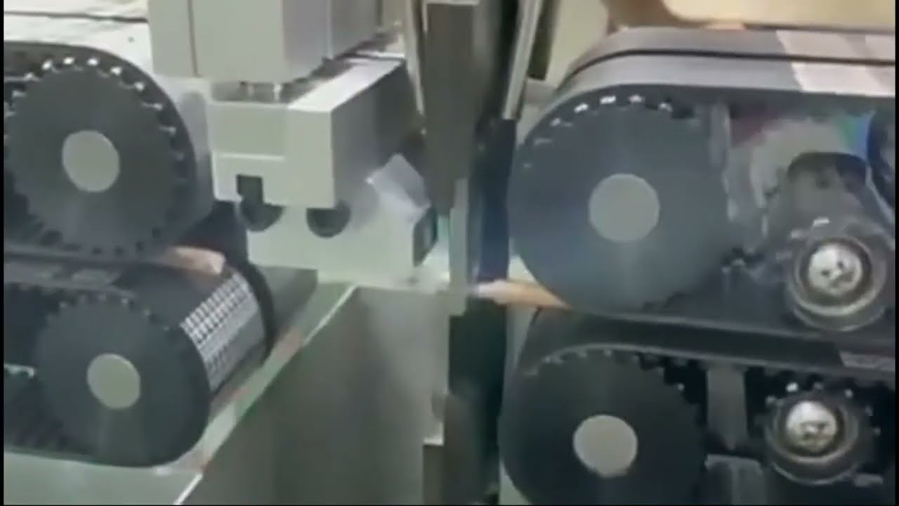 Teljesen automata érintőképernyős koaxiális kábelvágó és hámozó gép flexibilis kábelekhez