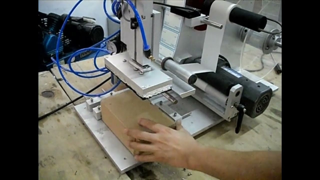 Asztali síkfelületű címkézőgép – Automata palackcímkéző lapos palackokhoz