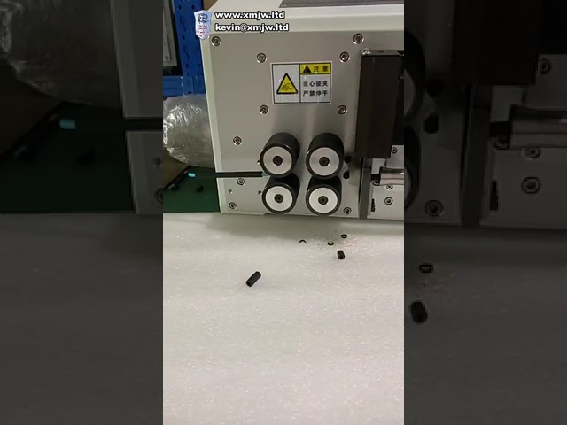 Intelligens 35 mm²-es számítógép-vezérelt kábelvágó és -hámozó gép