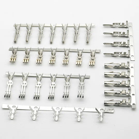 Forrasztás nélküli fémcső dugósaru 5.08mm